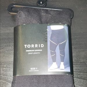 Torrid premium leggings size 1 crop length BNWT